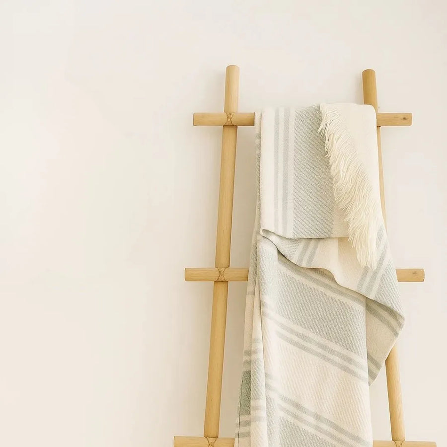 Manta Throw Gales